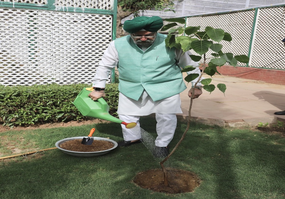 Air, water, earth & sky - the Lord has made these his home & temple.  On World Environment Day let us take a lesson from this holy Gurbani & renew our efforts to make the world cleaner & greener.  Privileged to join PM Narendra Modi Ji’s clarion to plant 