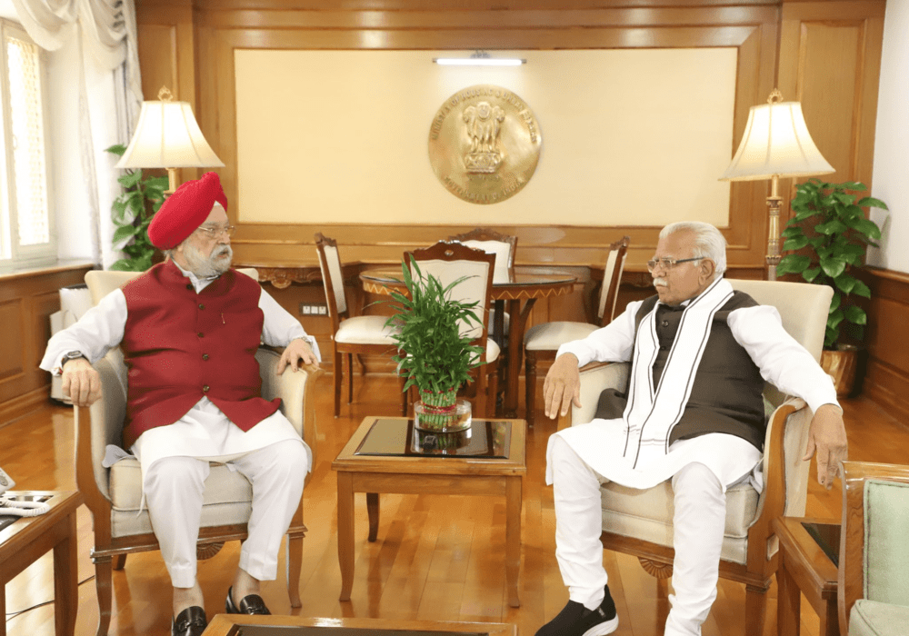 Happy to meet my colleague in the Council of Ministers Sh Manohar lal khattar Ji today. Congratulated him on assuming charge of Ministry of Housing & Urban Affairs and Ministry of Power