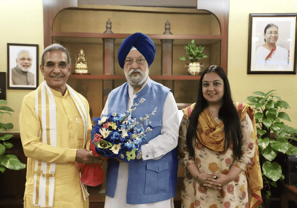 Was very happy to meet senior party leader & former IPS officer, parliamentarian & union minister Dr Satyapal Ji & his accomplished daughter, BJP’s national media panelist Ms Charu Pragya Ji in my office.