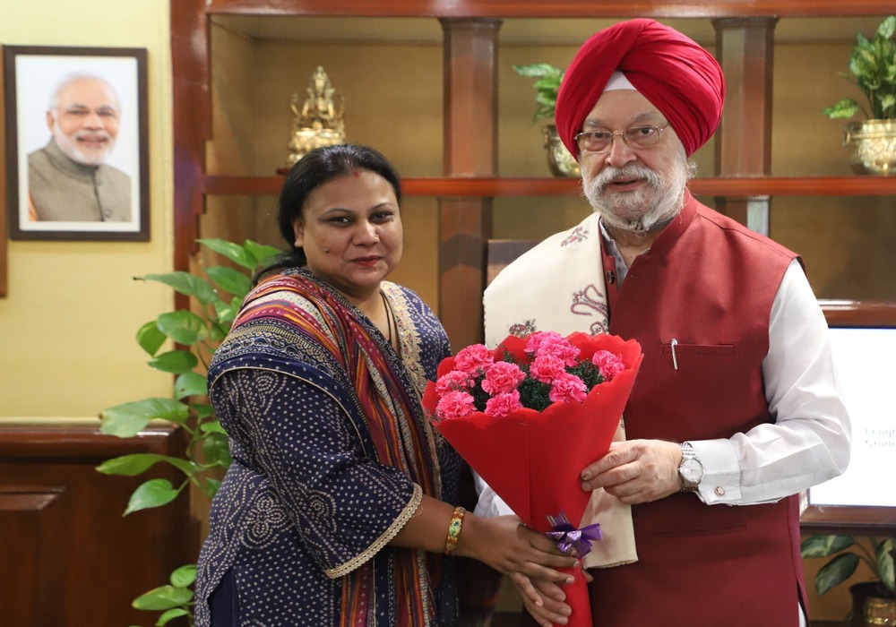 Happy to meet state secretary BJP4Delhi & former Mayor of South Delhi Municipal Corporation Smt Sunita Kangra Ji in my office today.