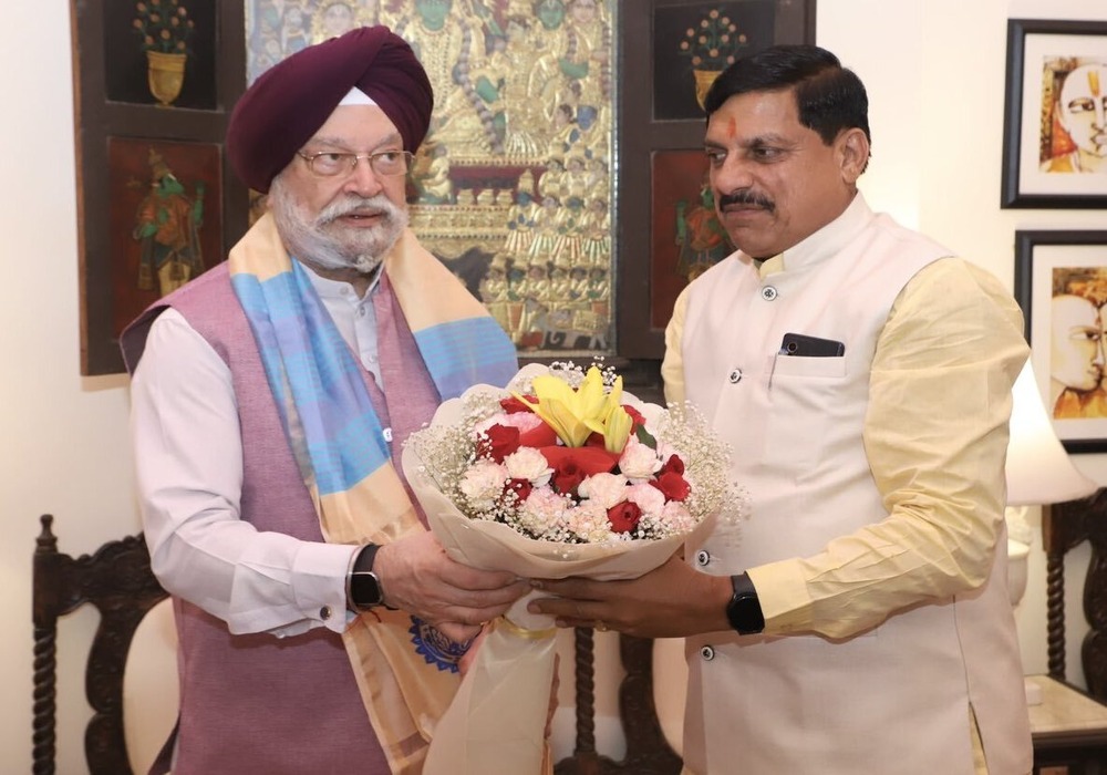 In my meeting with CM of Madhya Pradesh Dr Mohan Yadav Ji today we discussed implementation of energy sector projects pertaining to Compressed Bio Gas, Green Hydrogen & petroleum products in the state.