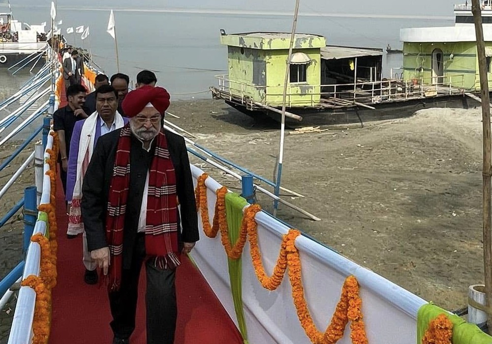 Aboard an inland water vessel using Methanol Blended Diesel