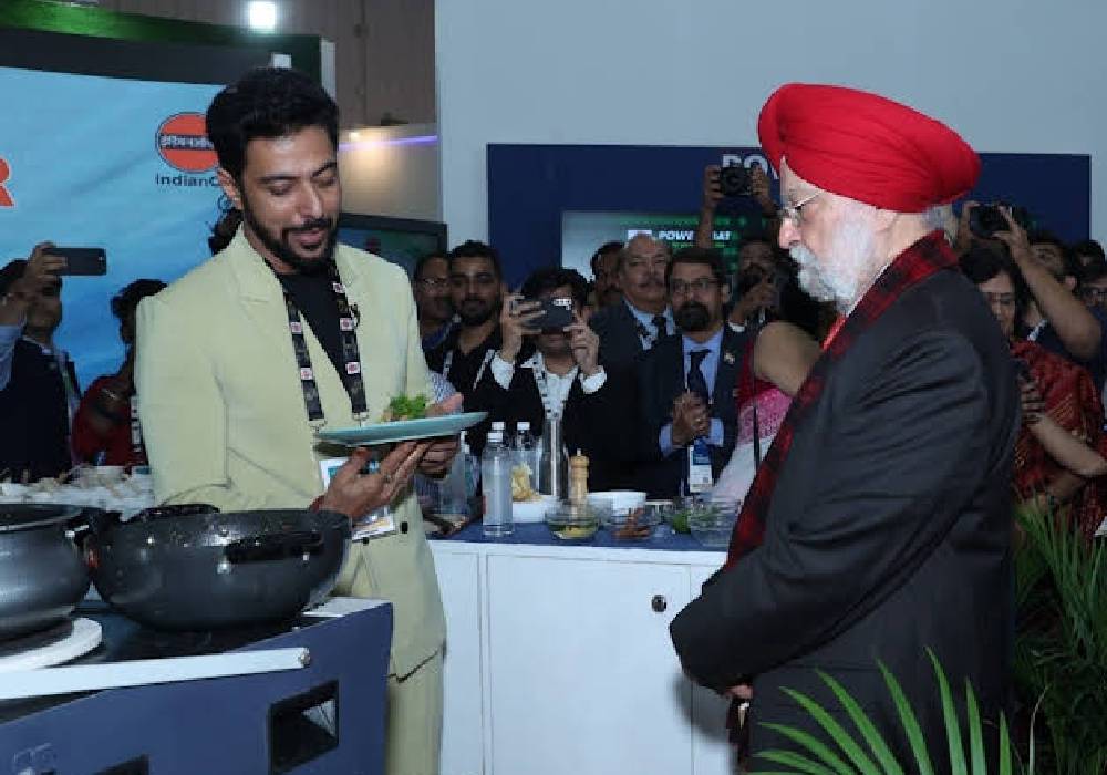 At the demonstration of Solar Cooktop by Celebrity Chef- Ranveer Brar at India Energy Week